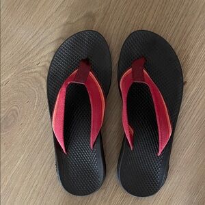 Women’s Chaco sandals - size 6